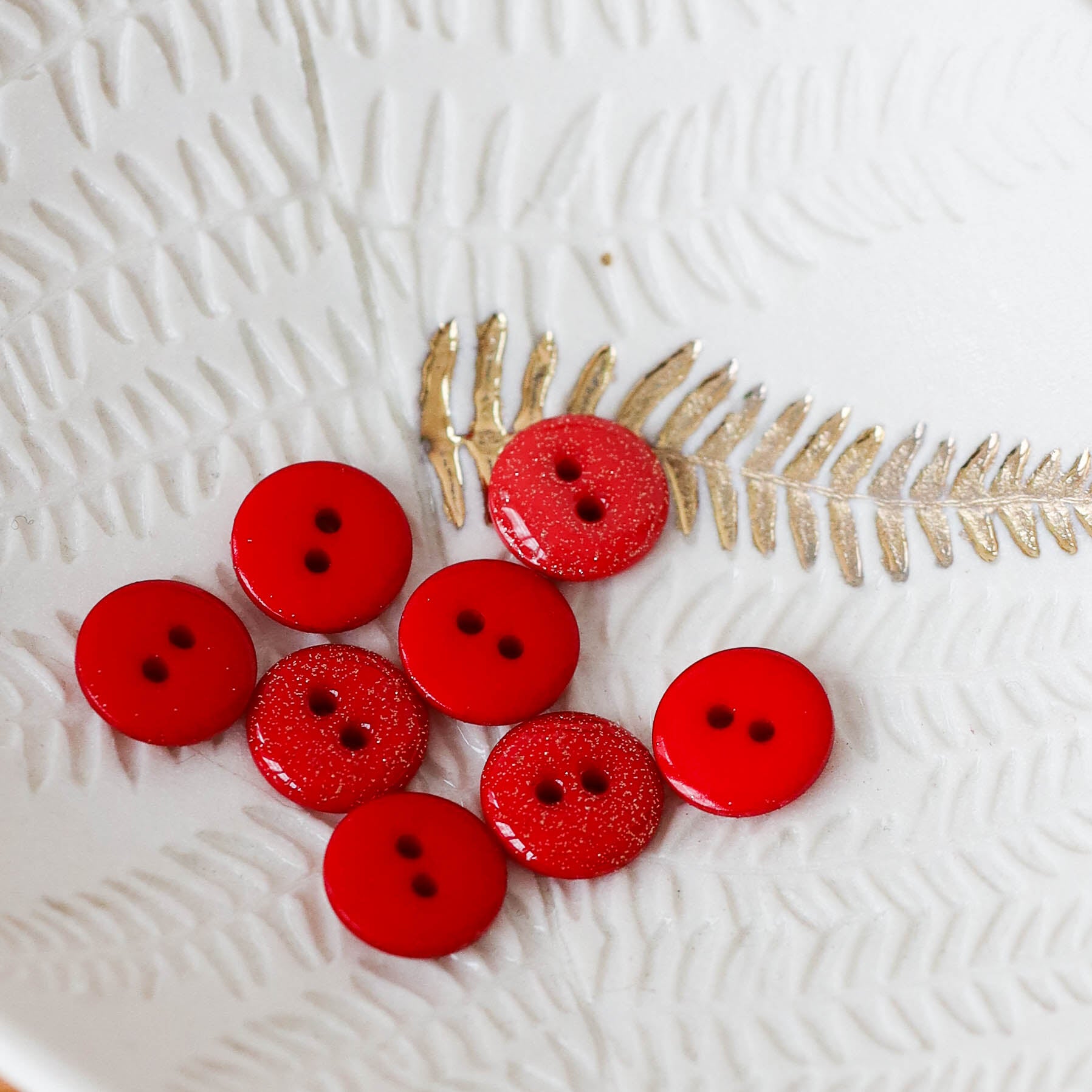 Glitter button with two holes - Red Poppy