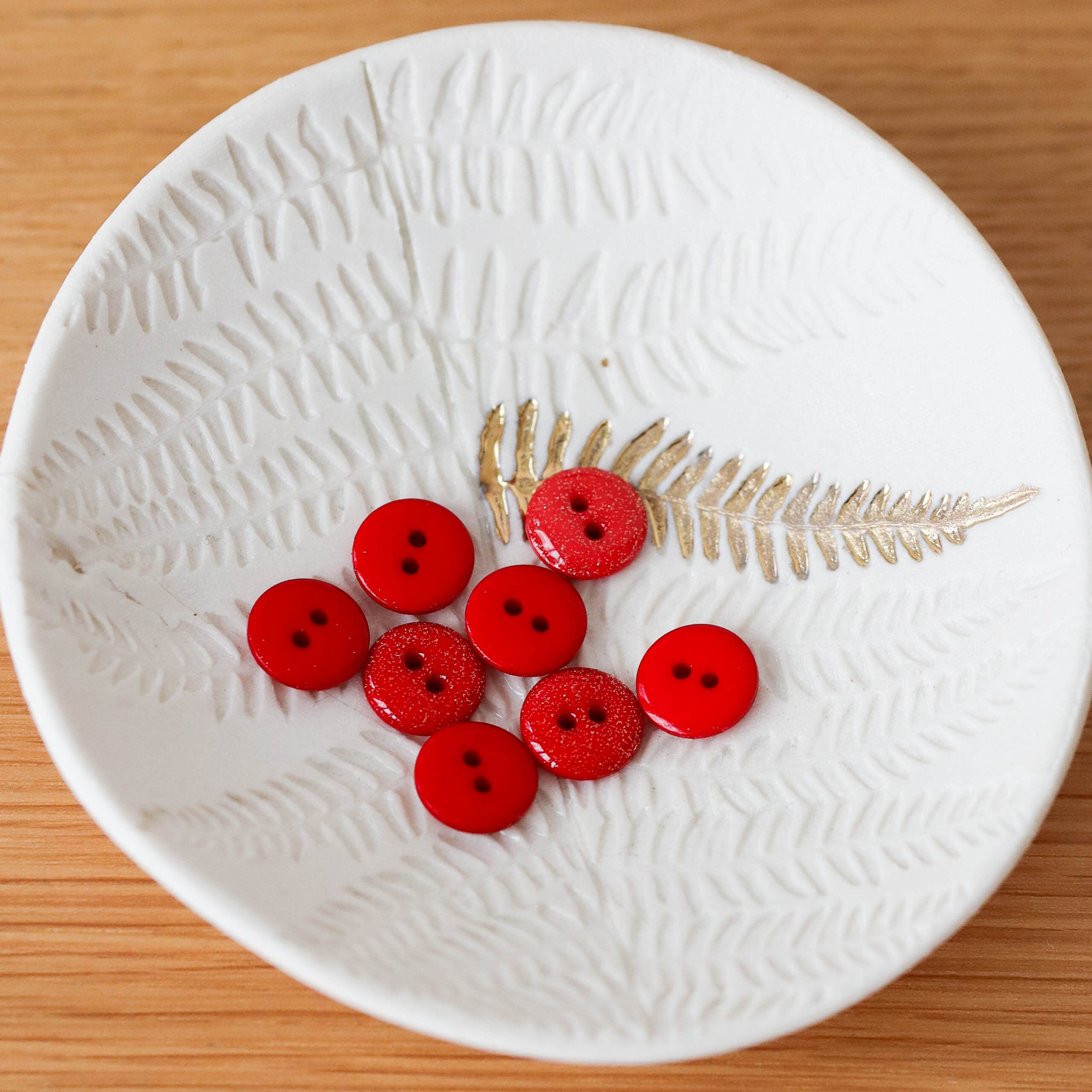 Glitter button with two holes - Red Poppy