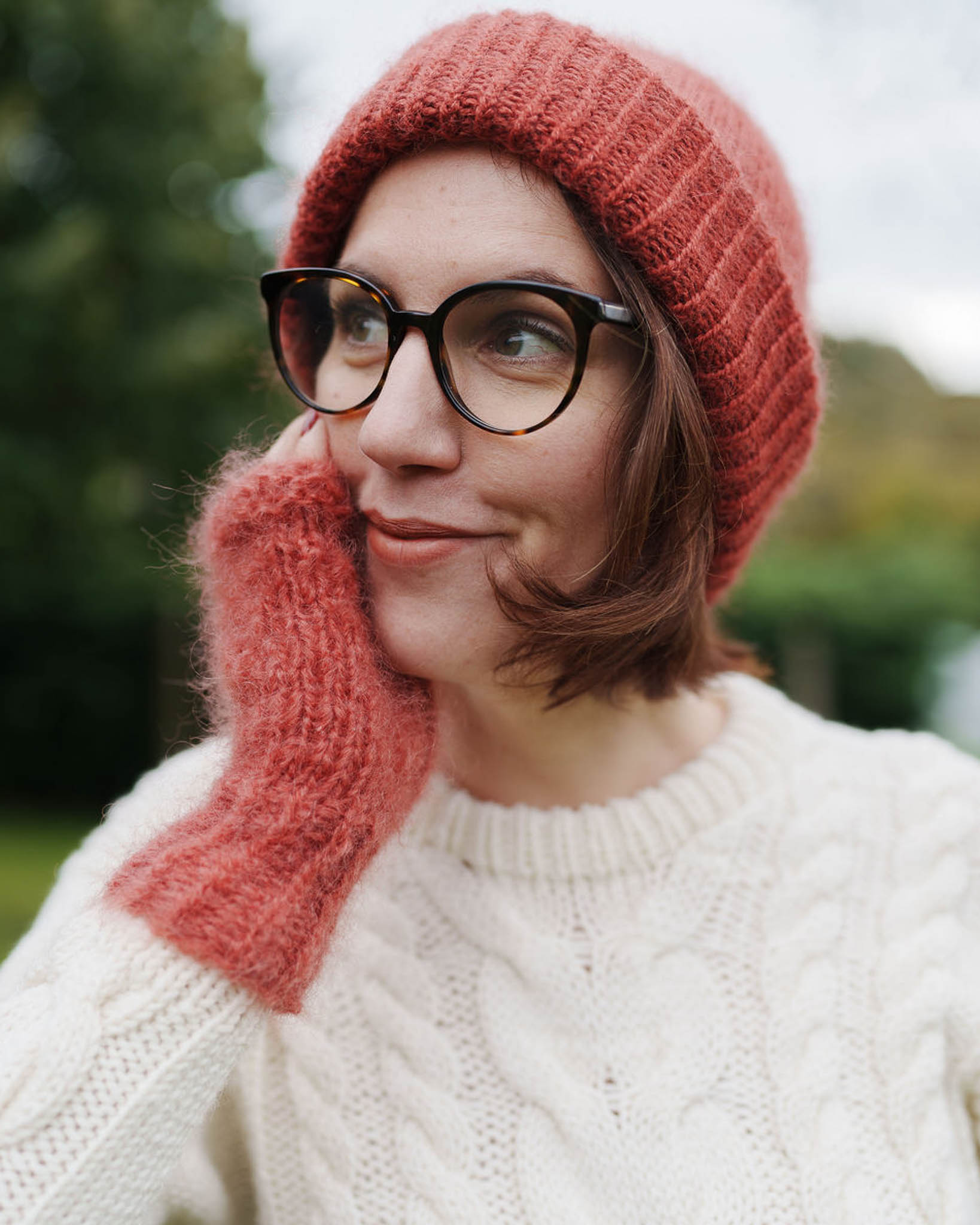 Knitting kit - Effie hat & mittens