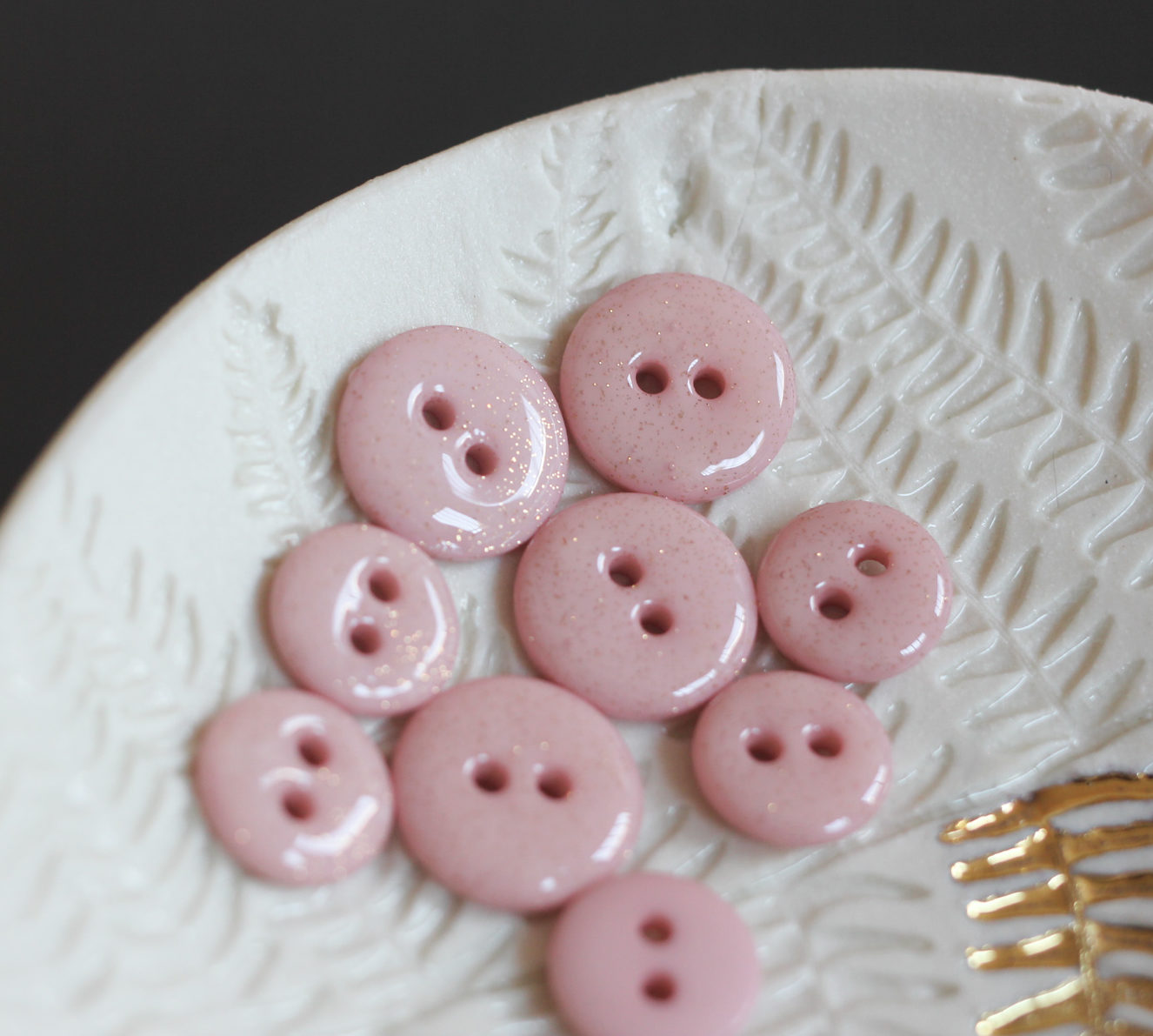 Glitter button with two holes - Pale Pink