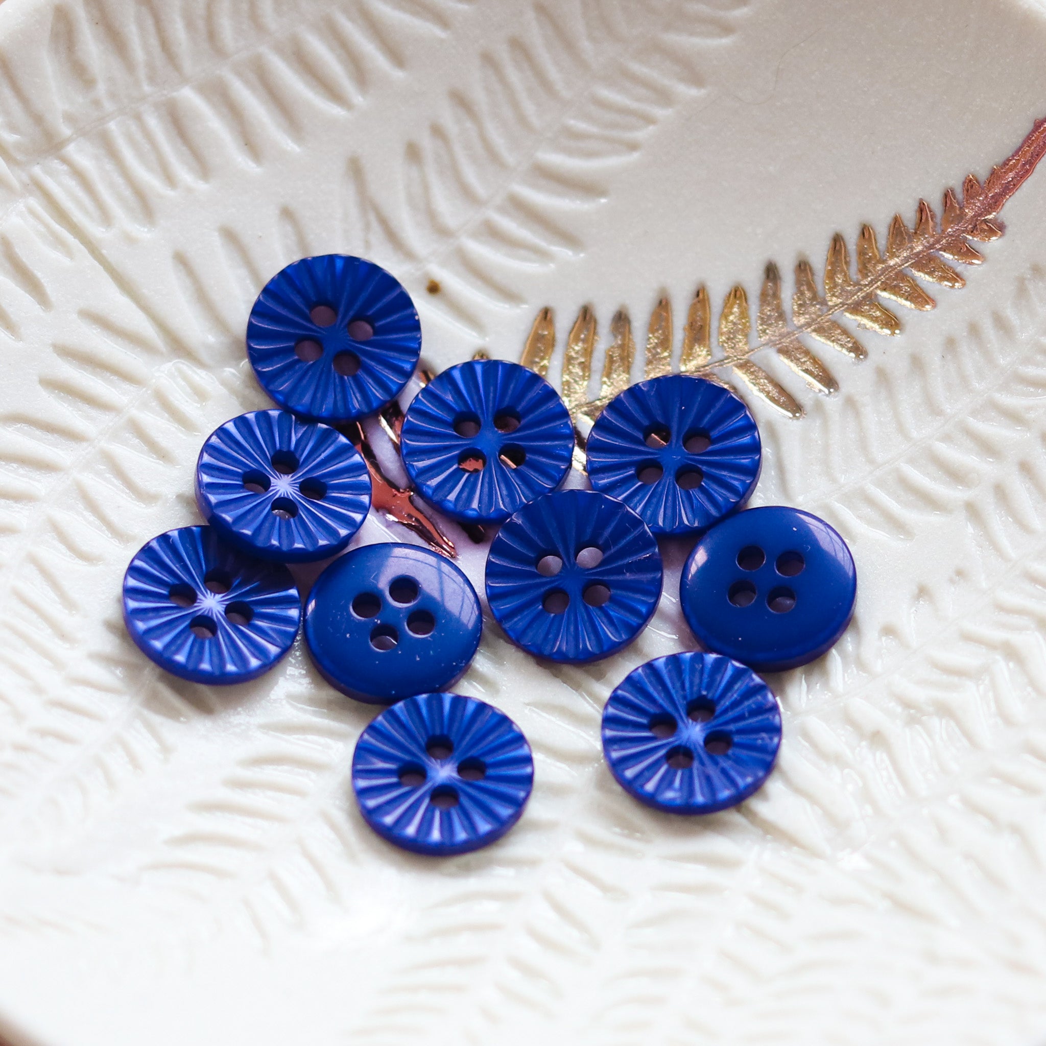 Daisy Button - Sapphire