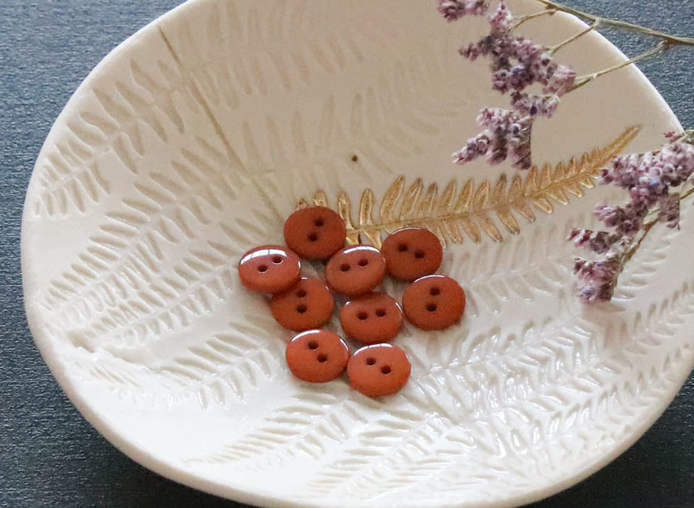 Glossy flat button - Caramel