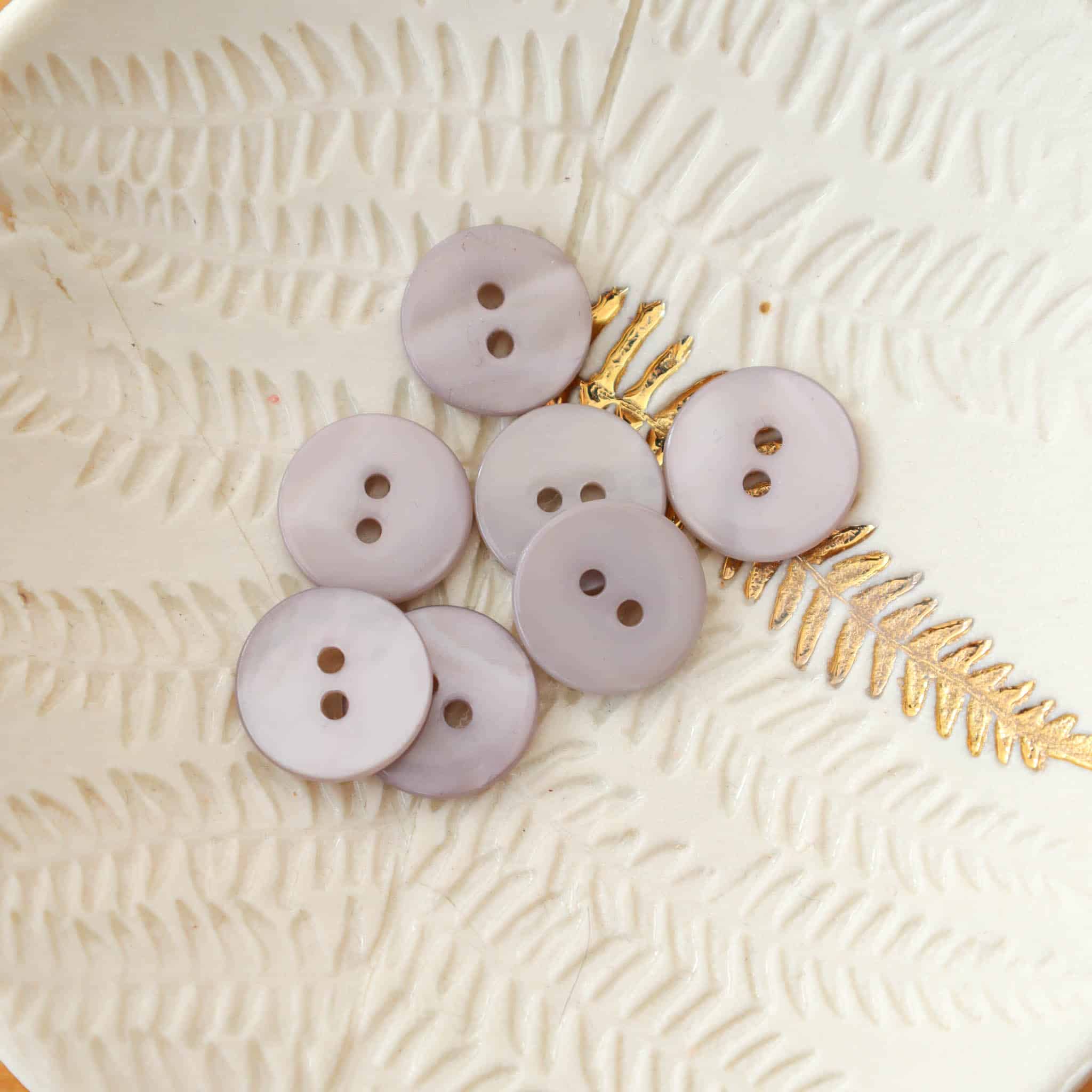 Bouton en nacre plat - Gris Perle