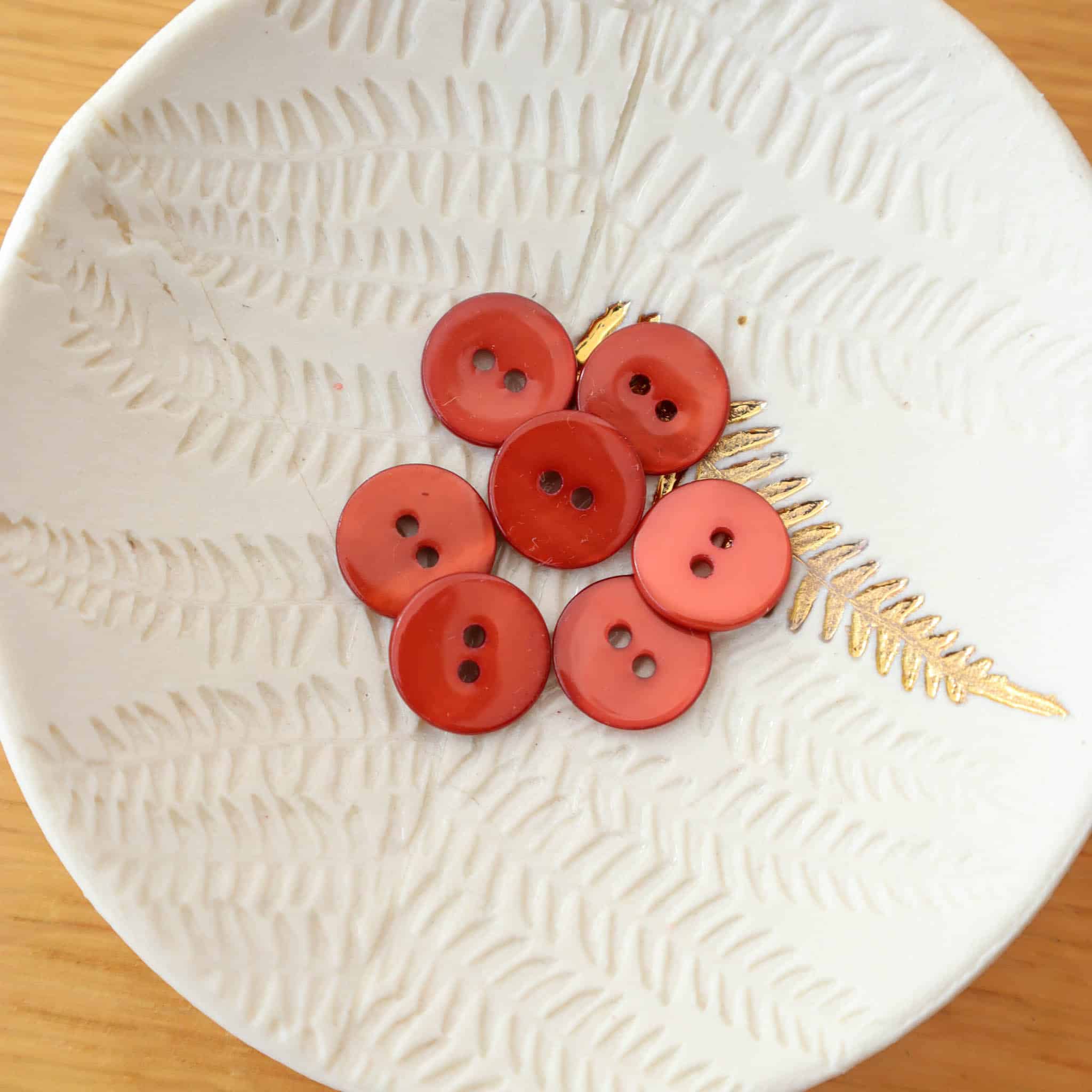 Flat mother-of-pearl button - Terracotta