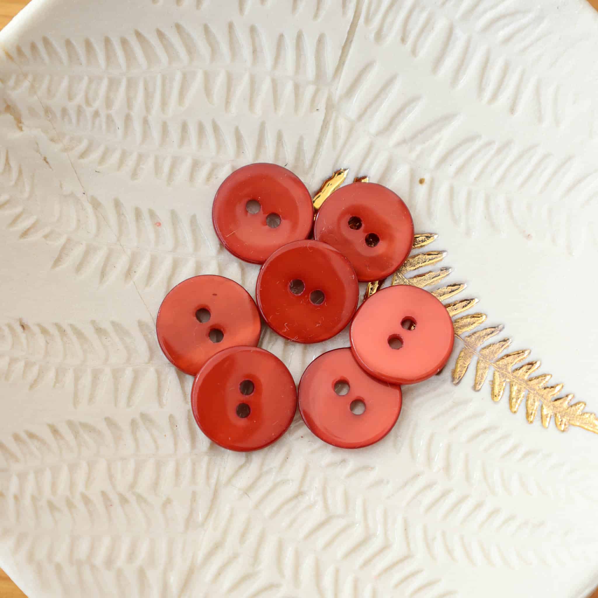 Flat mother-of-pearl button - Terracotta