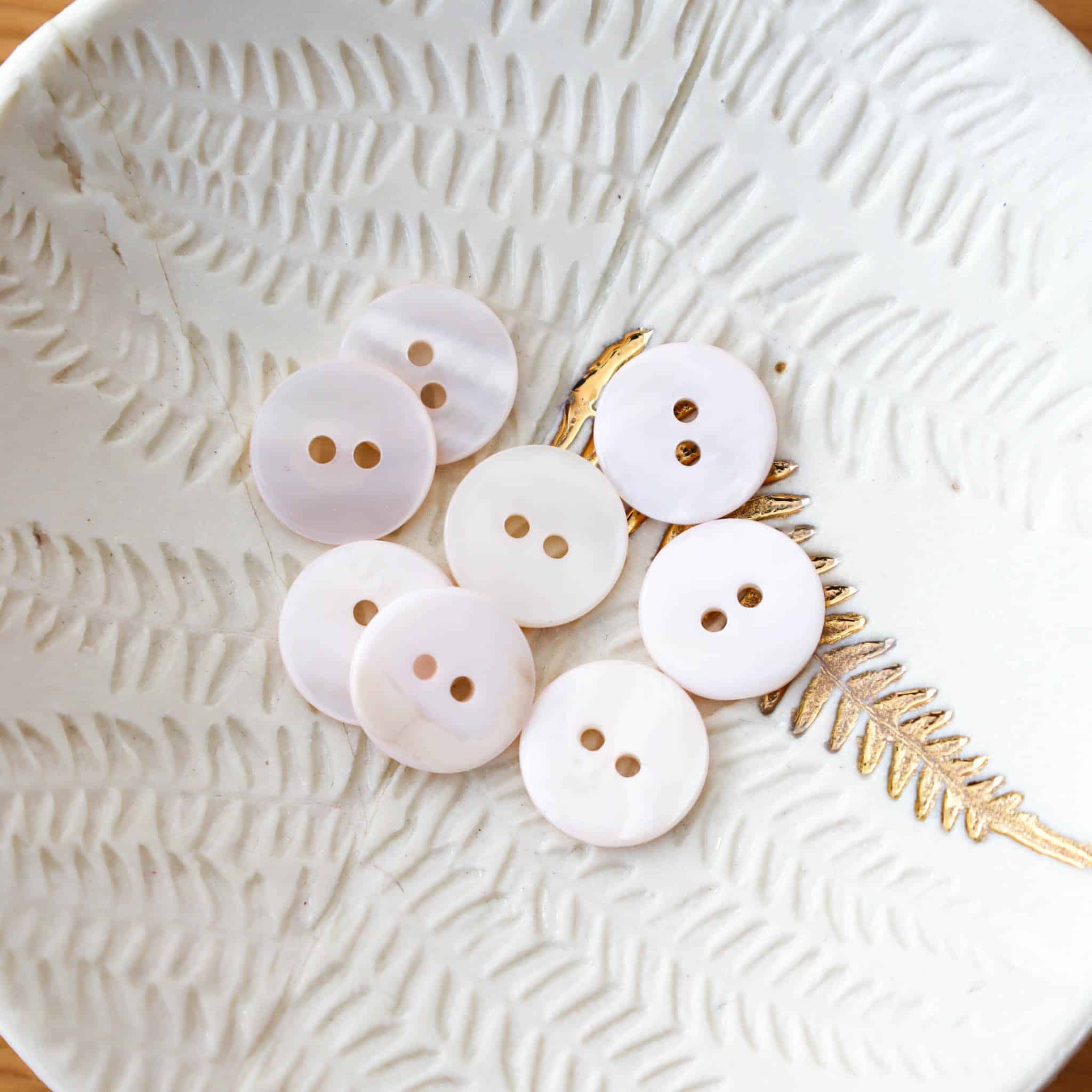 Bouton en nacre plat - Blanc Cassé