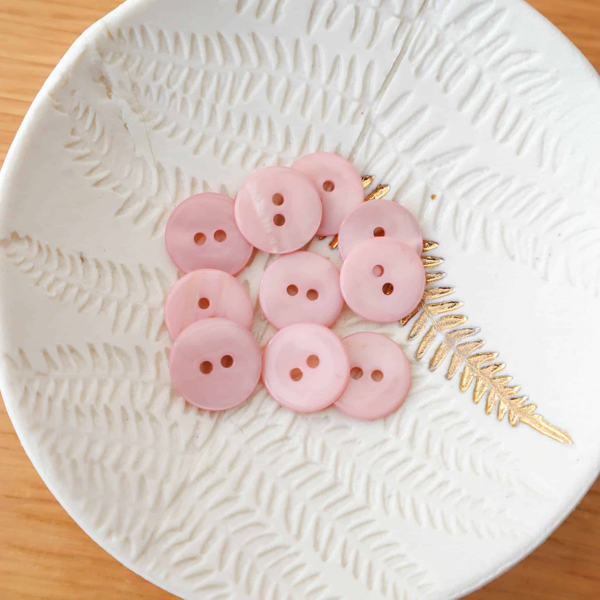 Bouton en nacre plat - Rose pâle