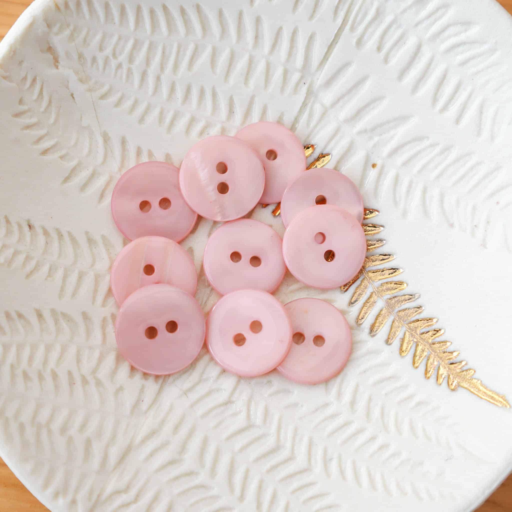 Bouton en nacre plat - Rose pâle