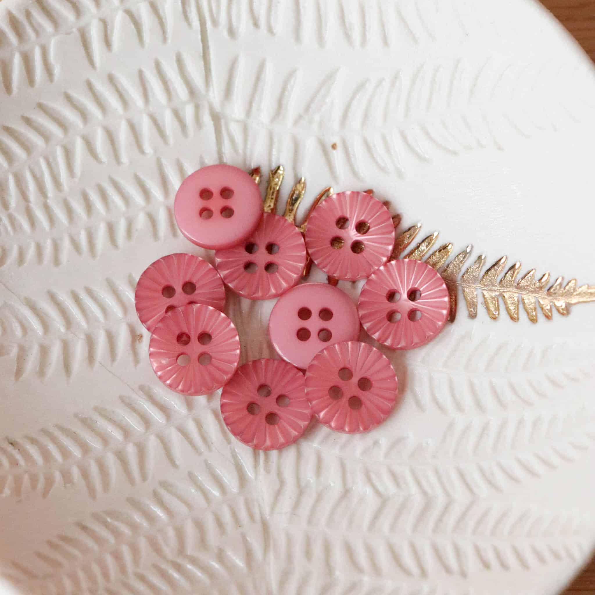 Daisy Button - Antique Pink