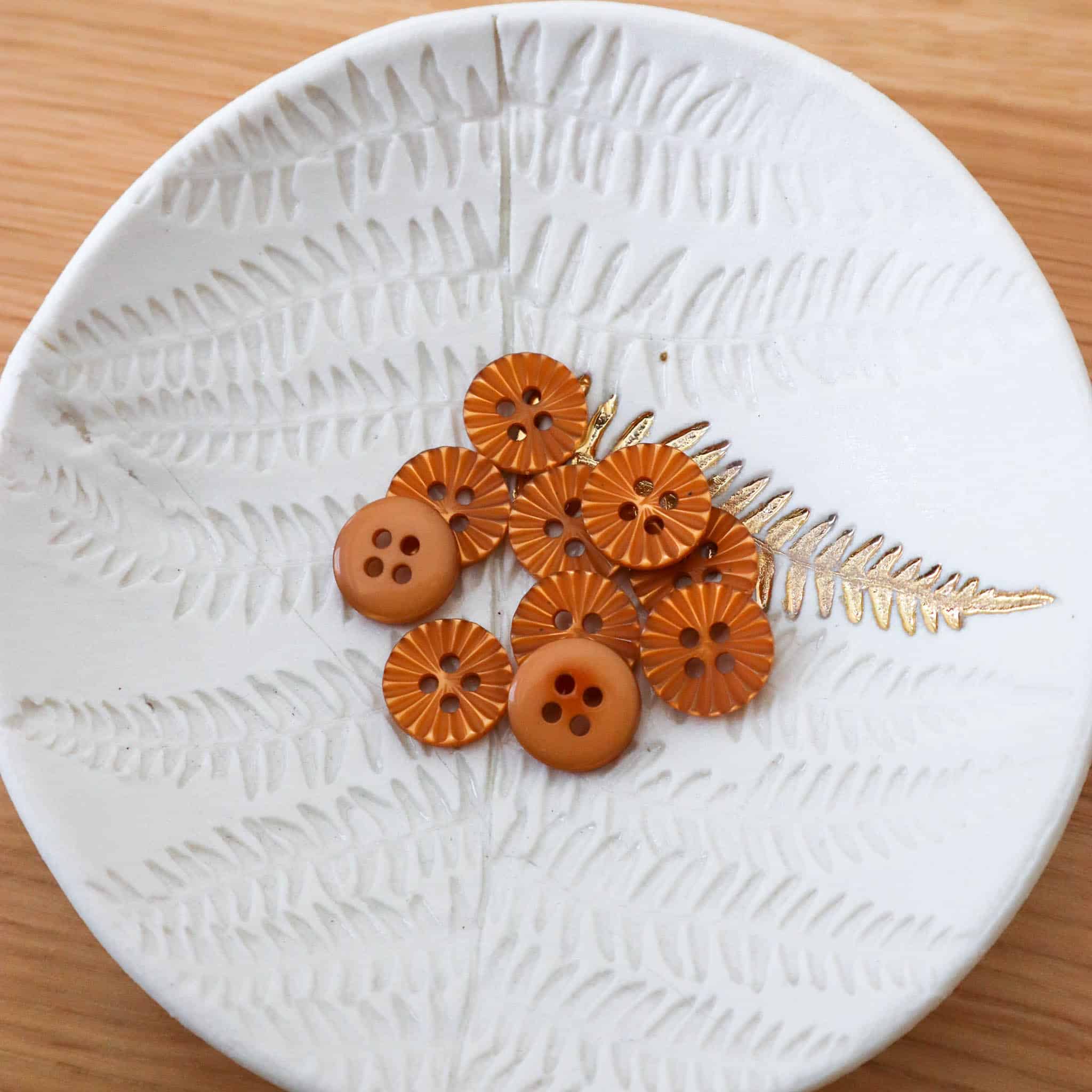 Daisy Button - Buttercup