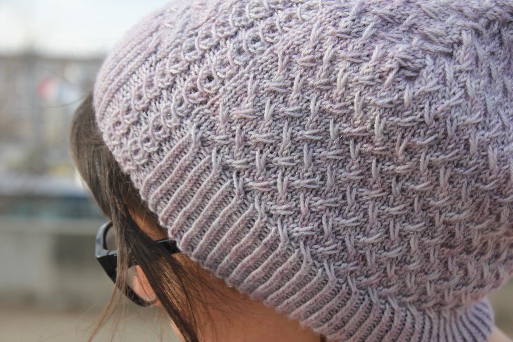 Vu sur Ravelry] : Des bonnets pour les vacances… version fille