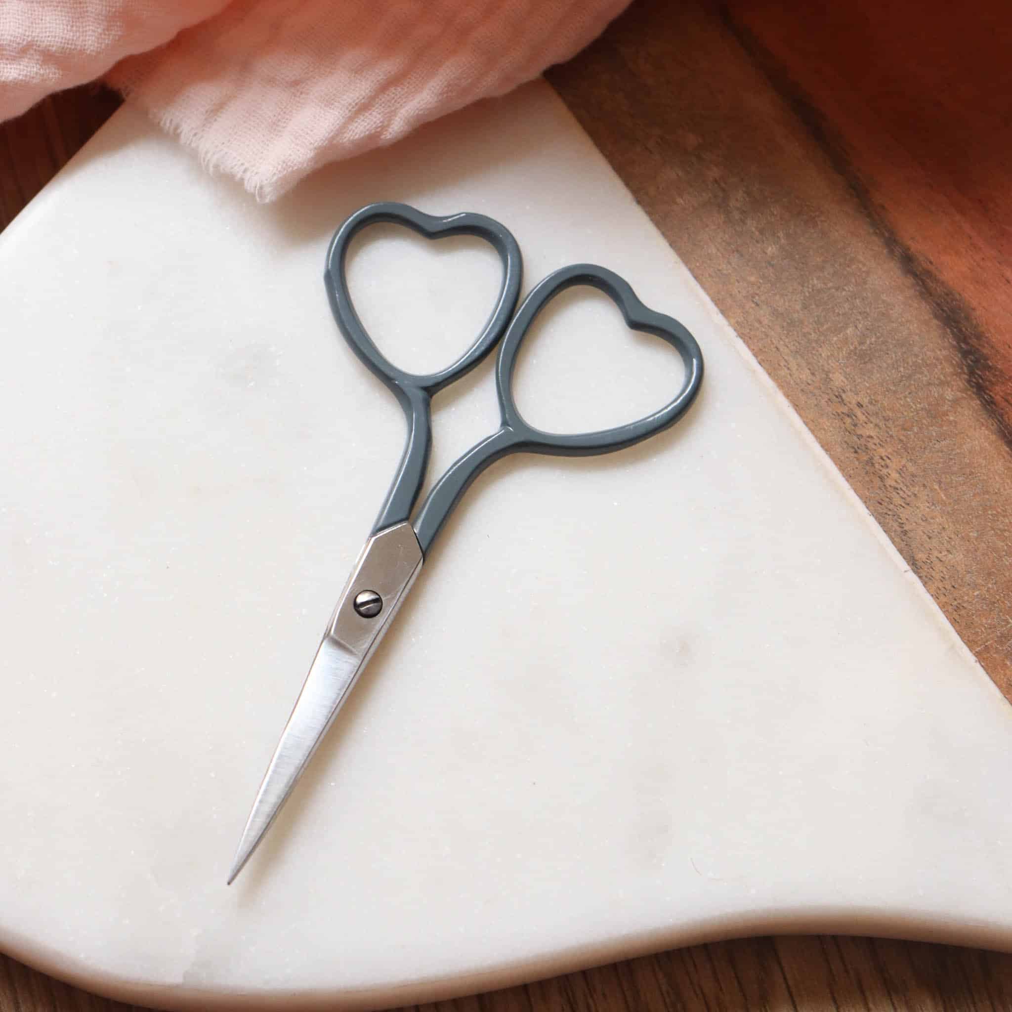 Ciseaux broderie coeur - Gris