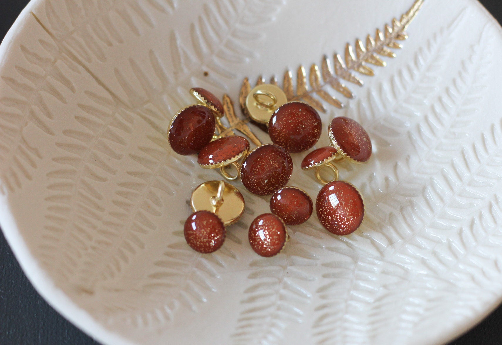 Bouton de bottine pailletté or - Caramel