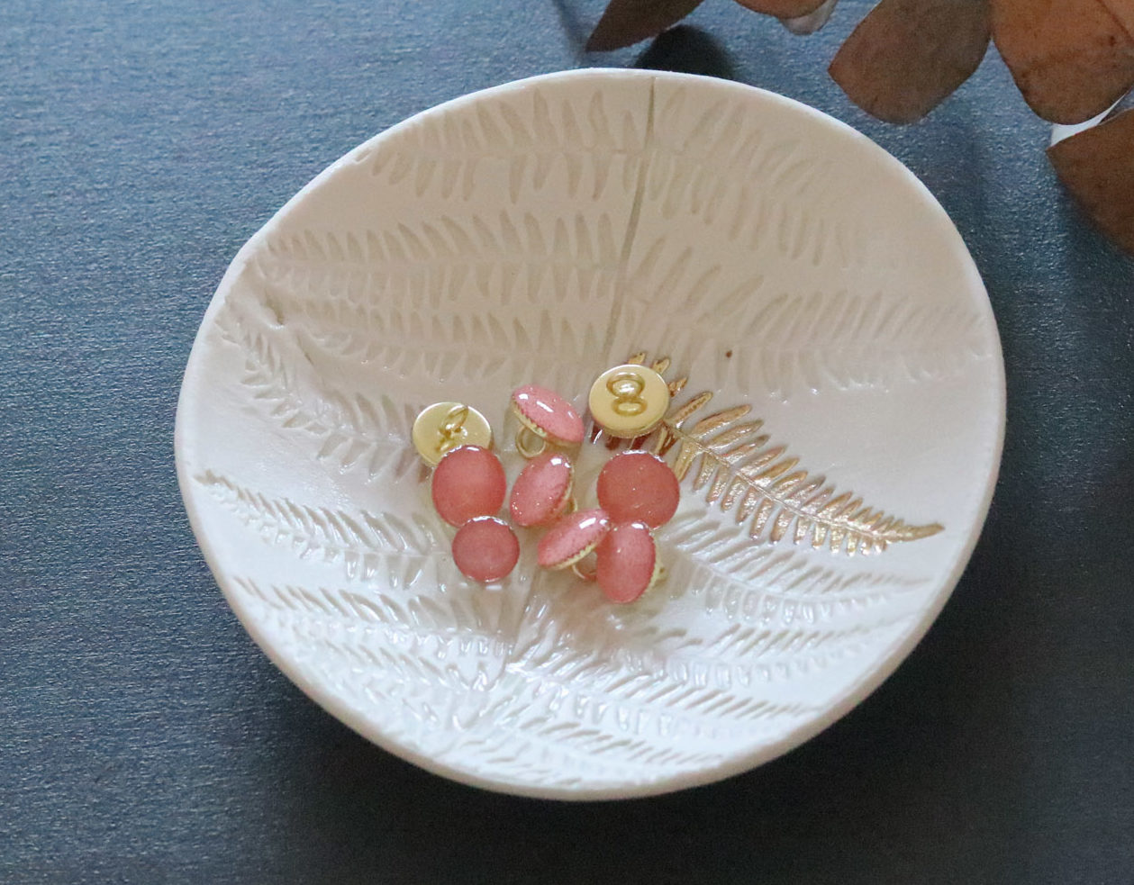 Bouton de bottine pailletté or - Corail