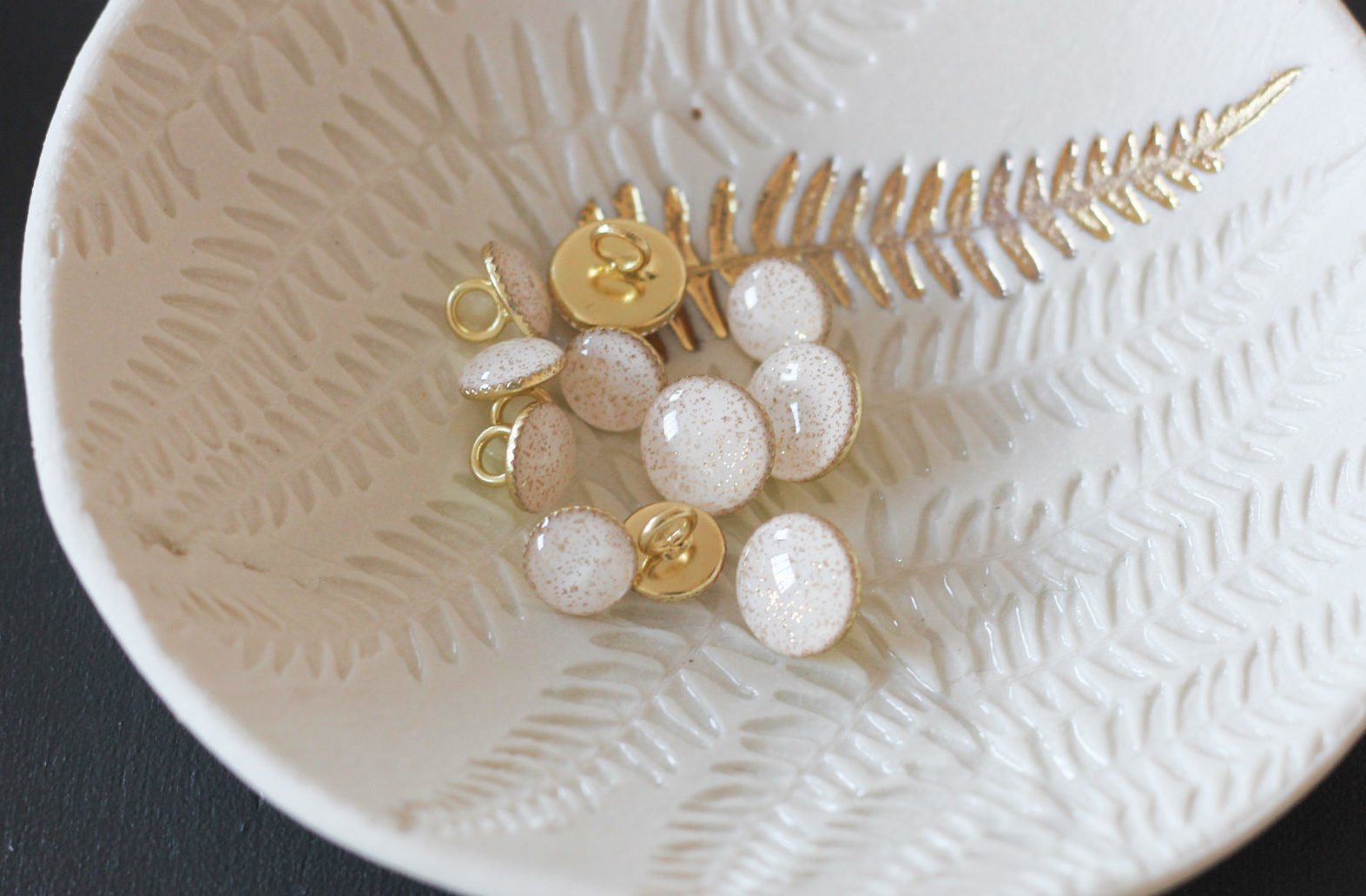 Bouton de bottine pailletté or - Blanc cassé