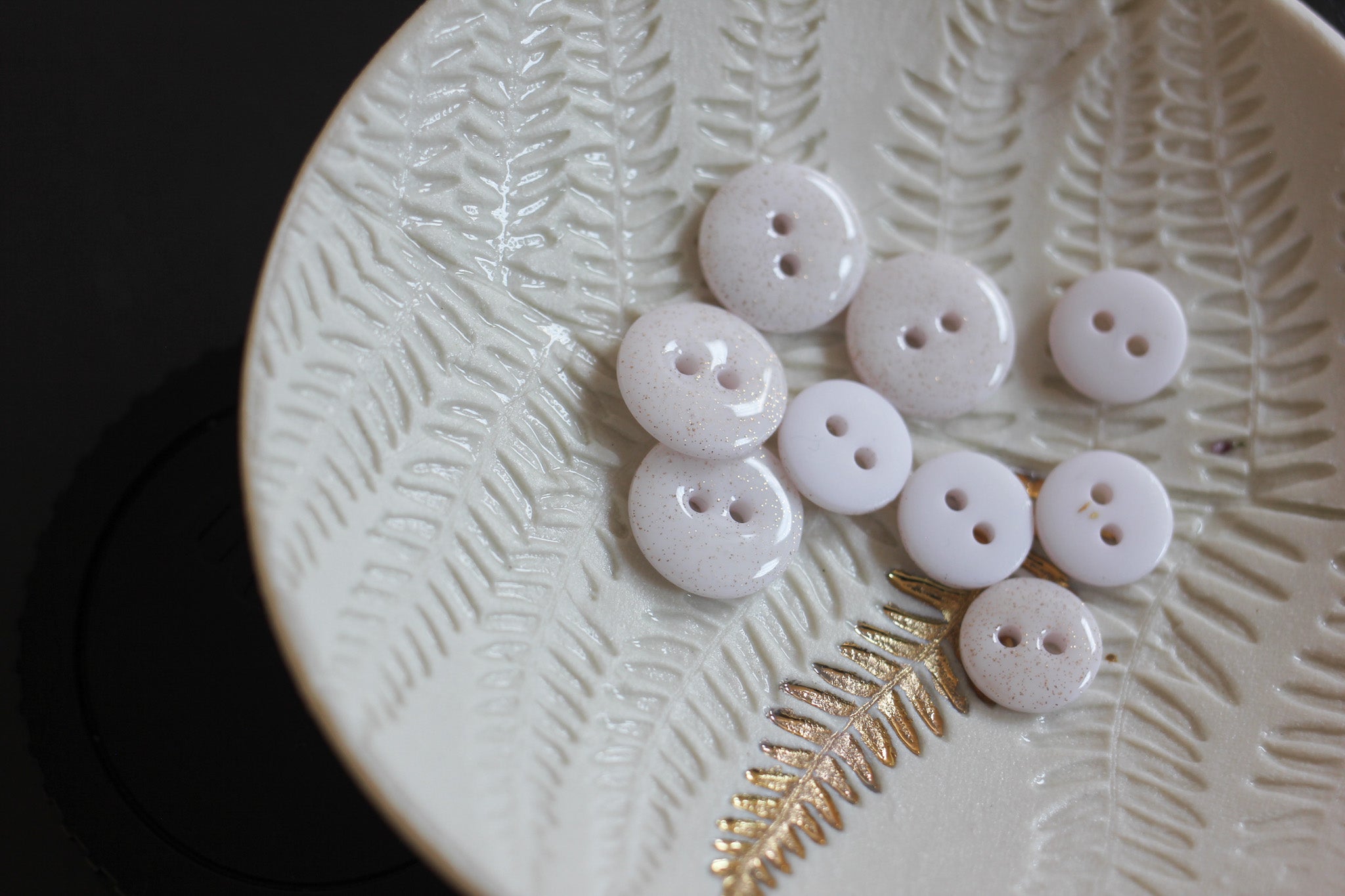 Bouton glitter deux trous - Blanc Cassé