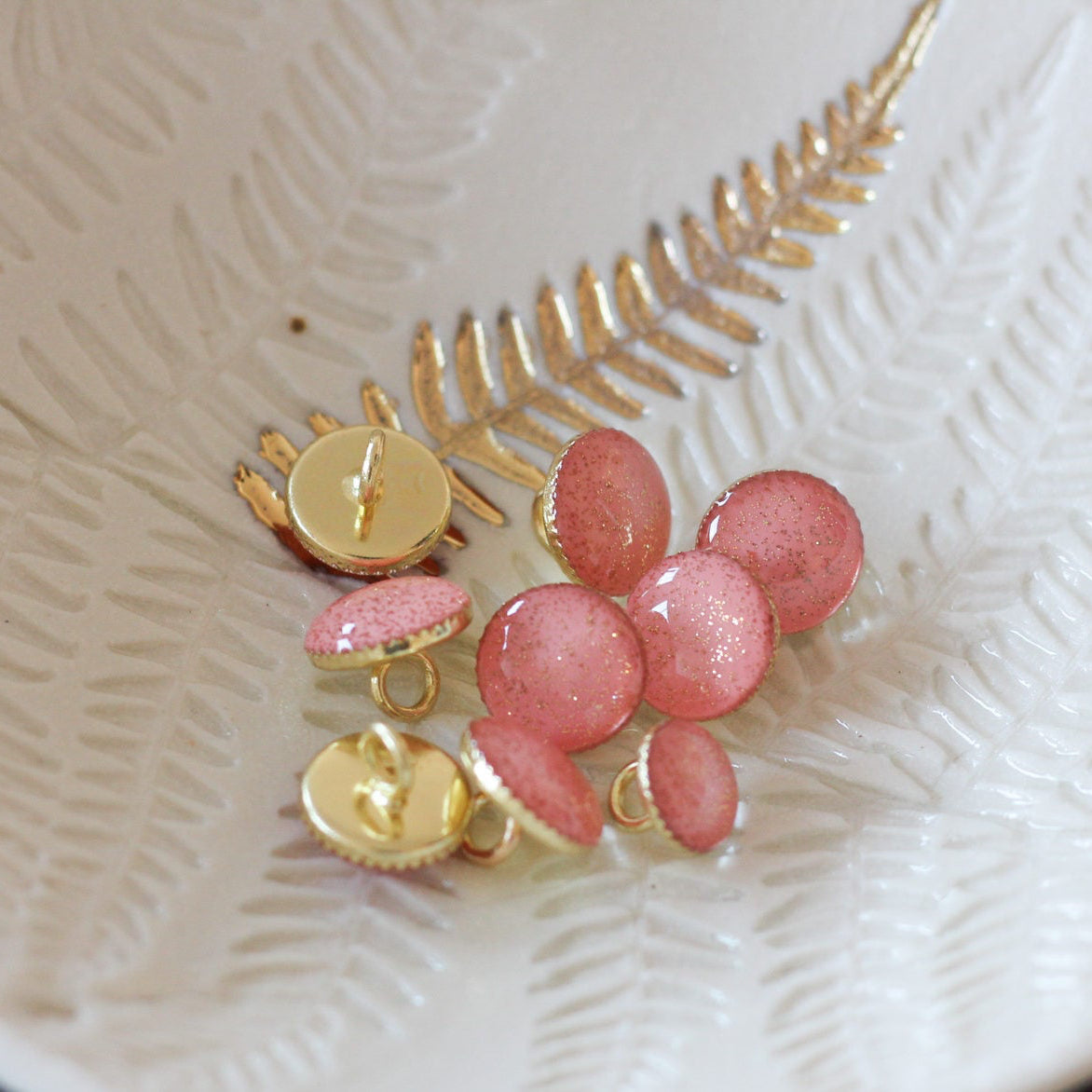 Bouton de bottine pailletté or - Corail