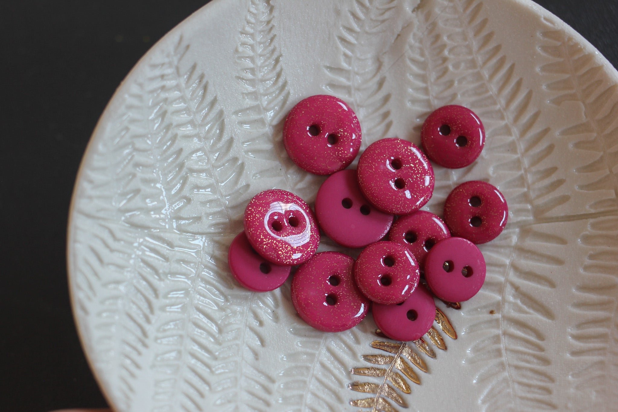 Bouton glitter deux trous - Fuchsia