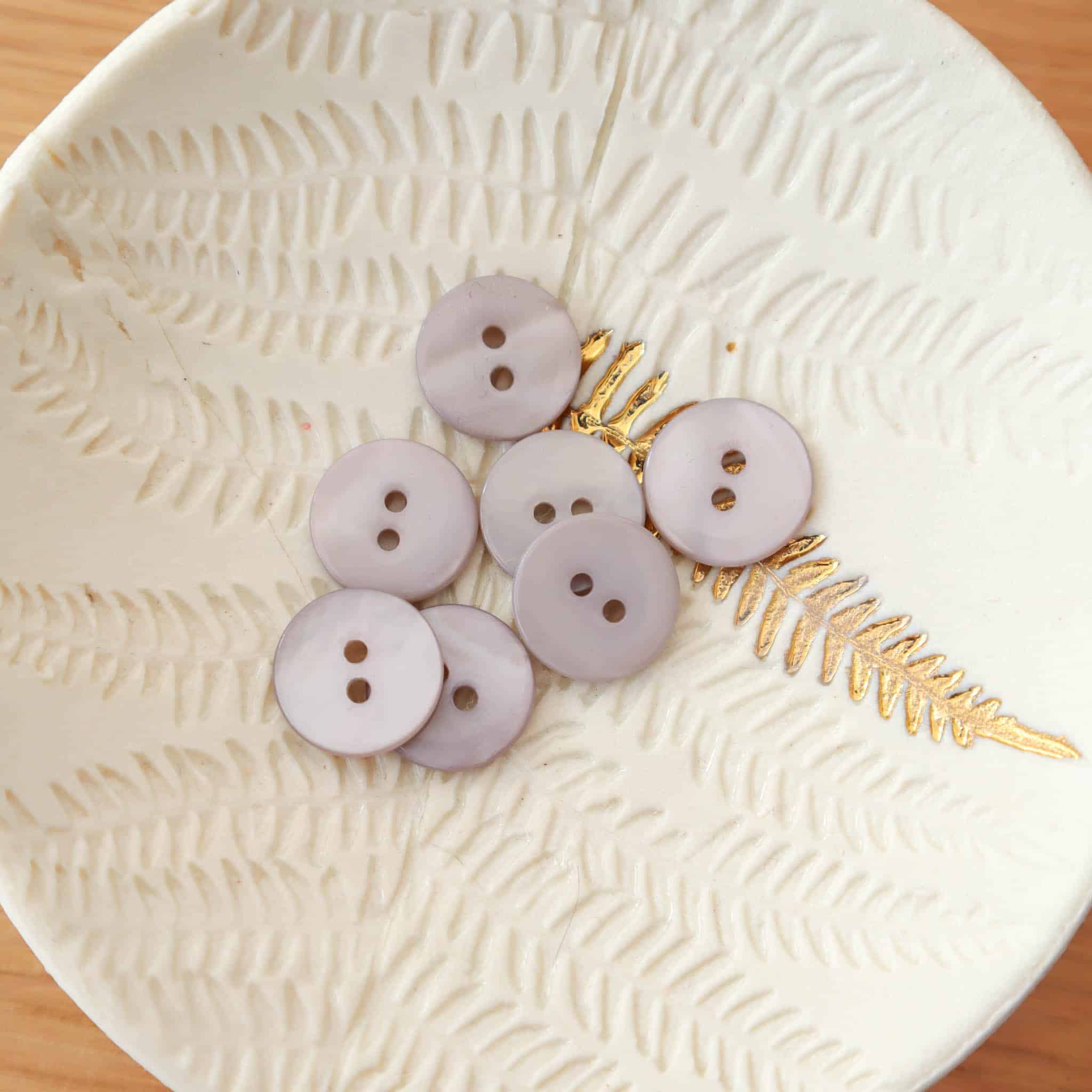 Bouton en nacre plat - Gris Perle