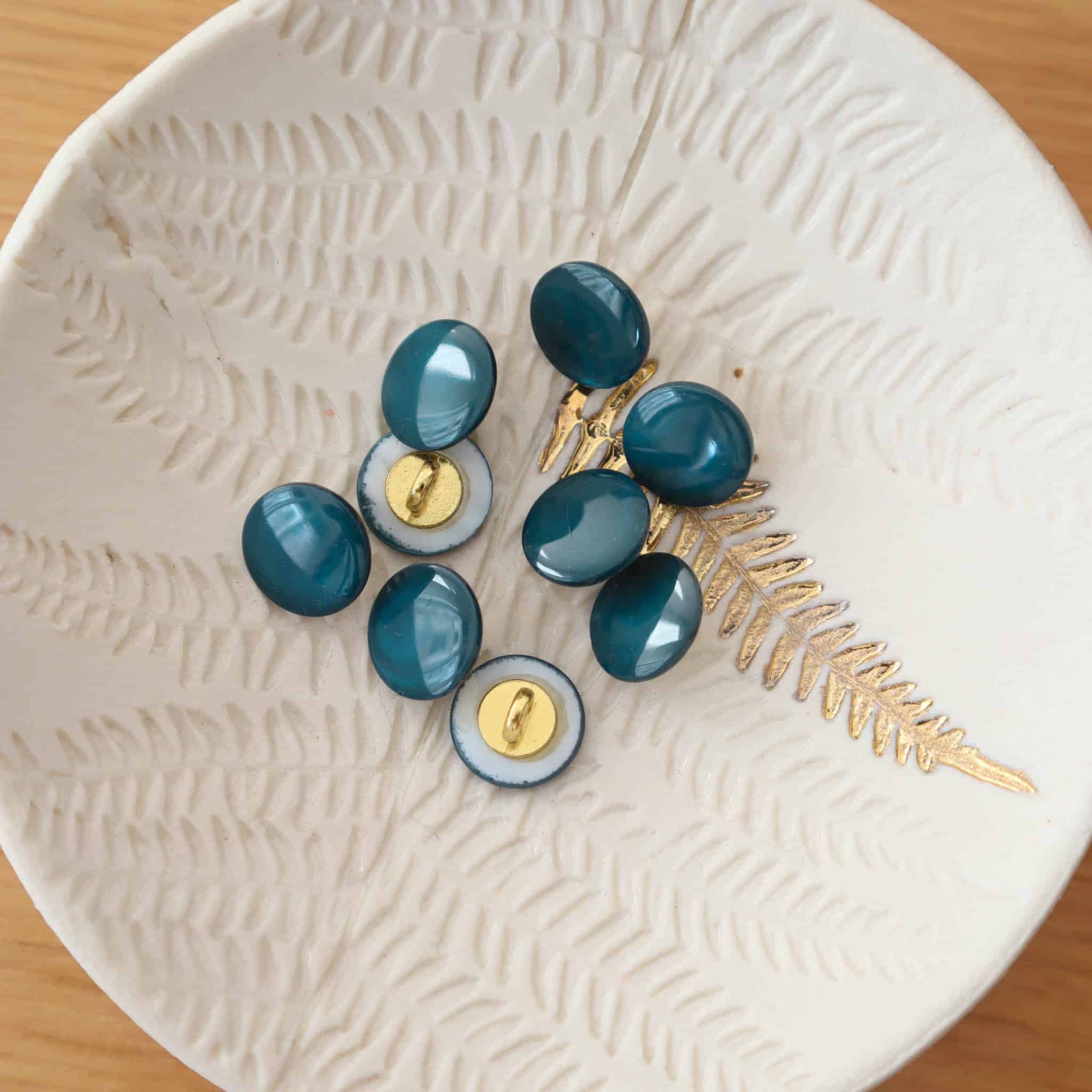 Bouton en nacre à queue - Vert Sapin