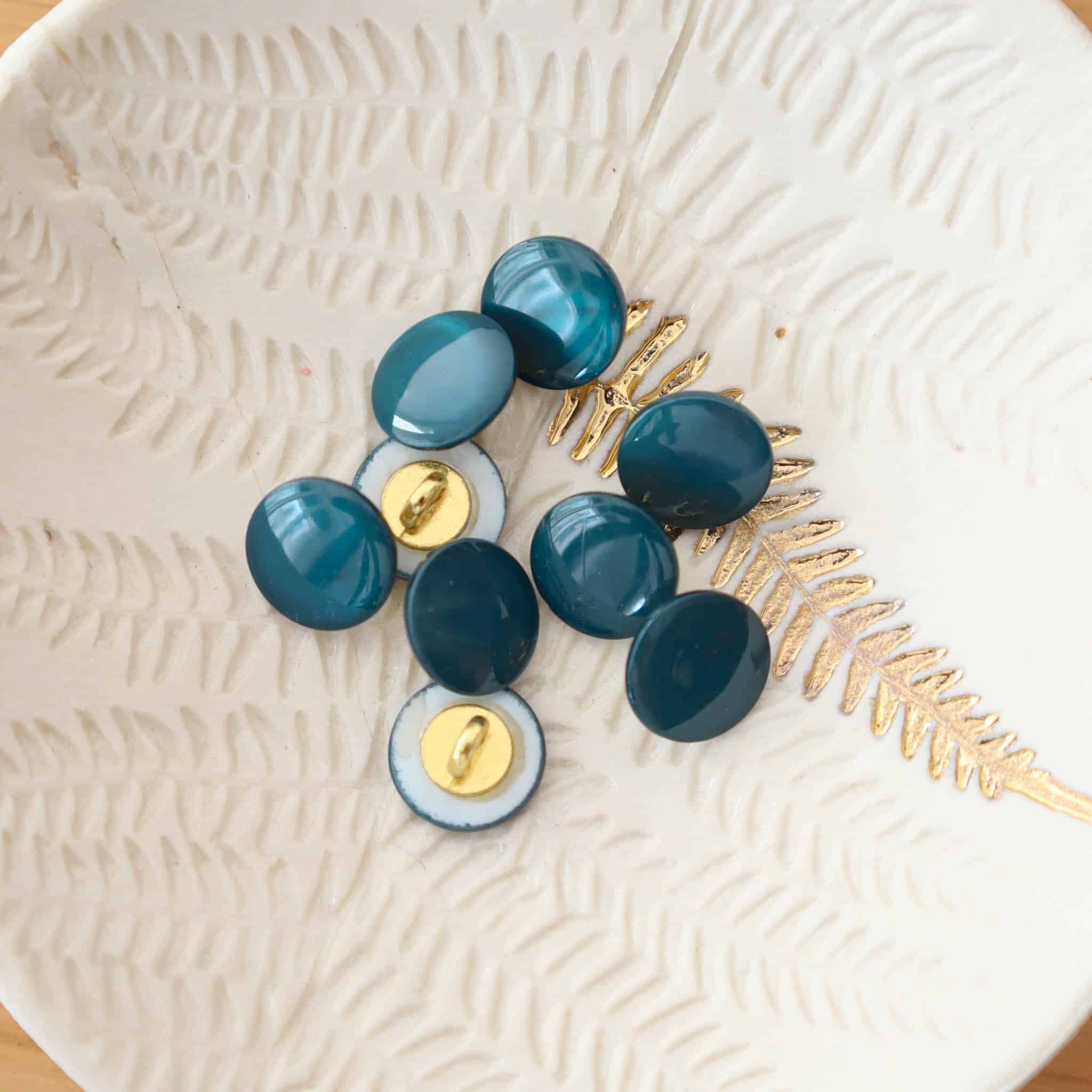 Bouton en nacre à queue - Vert Sapin