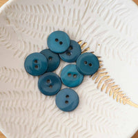 Flat mother-of-pearl button - Fir Green