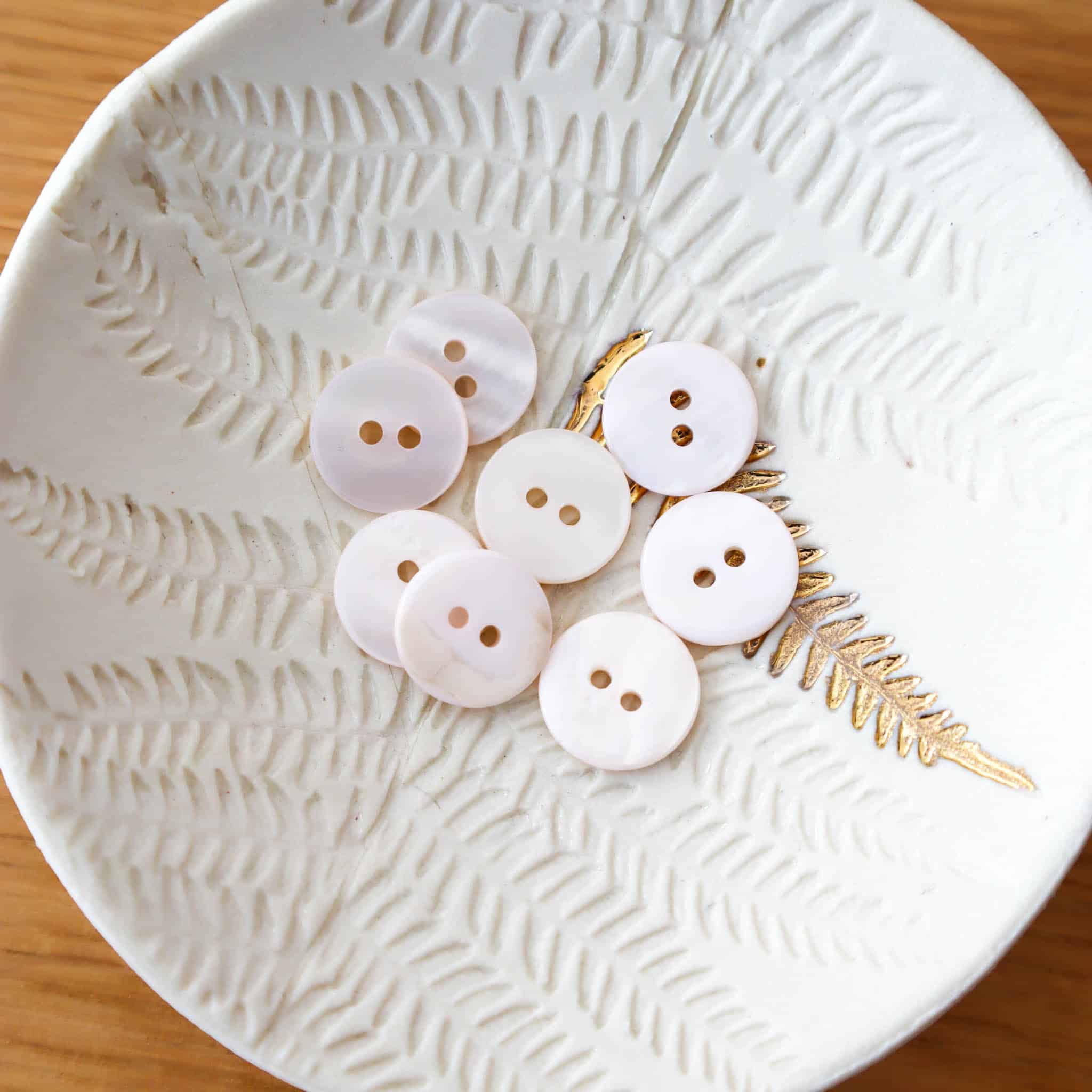 Bouton en nacre plat - Blanc Cassé