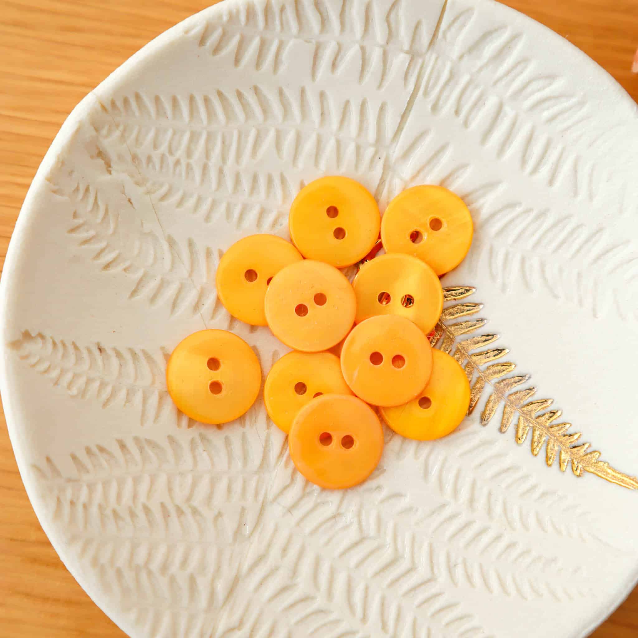 Bouton en nacre plat - Jaune