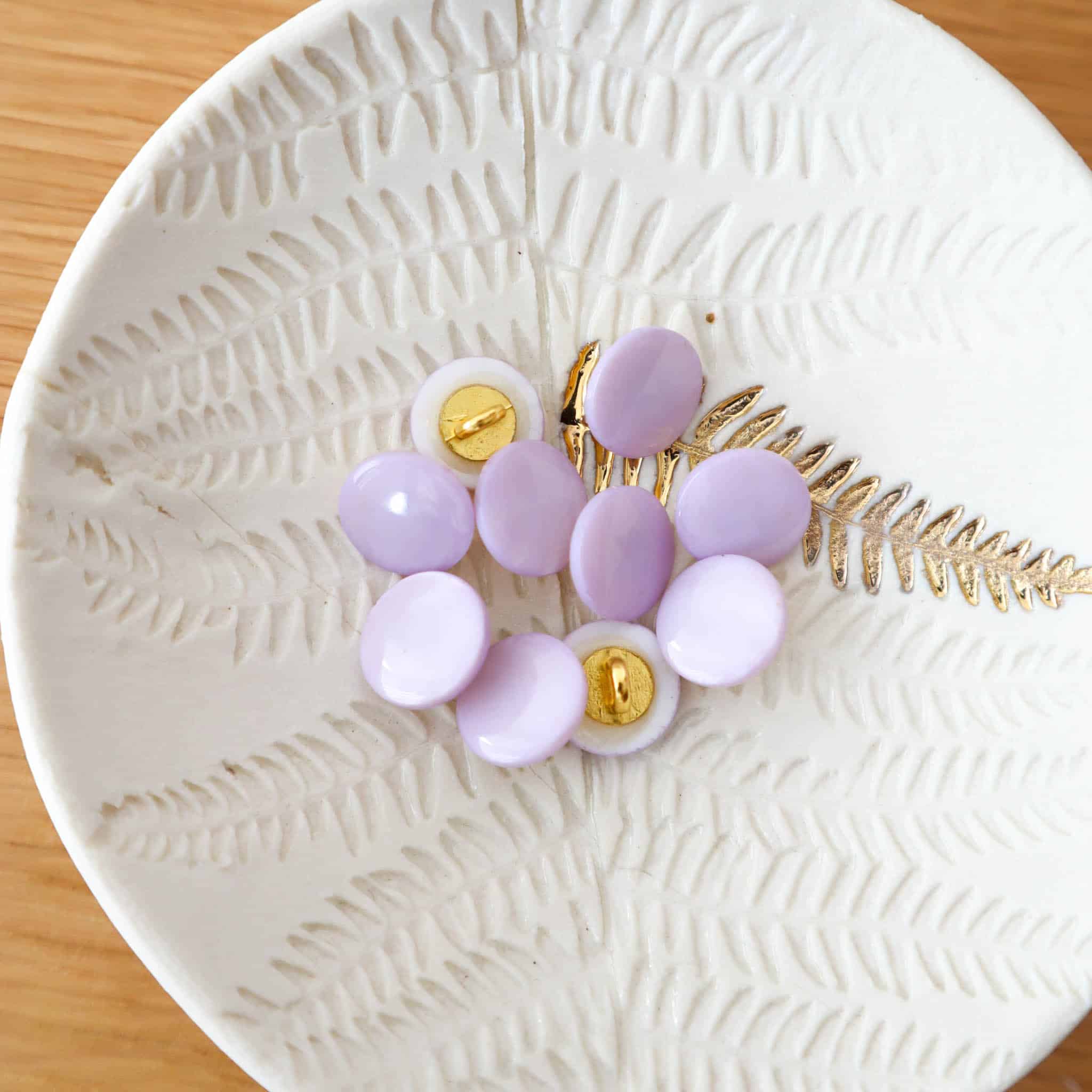 Bouton en nacre à queue – Lilas