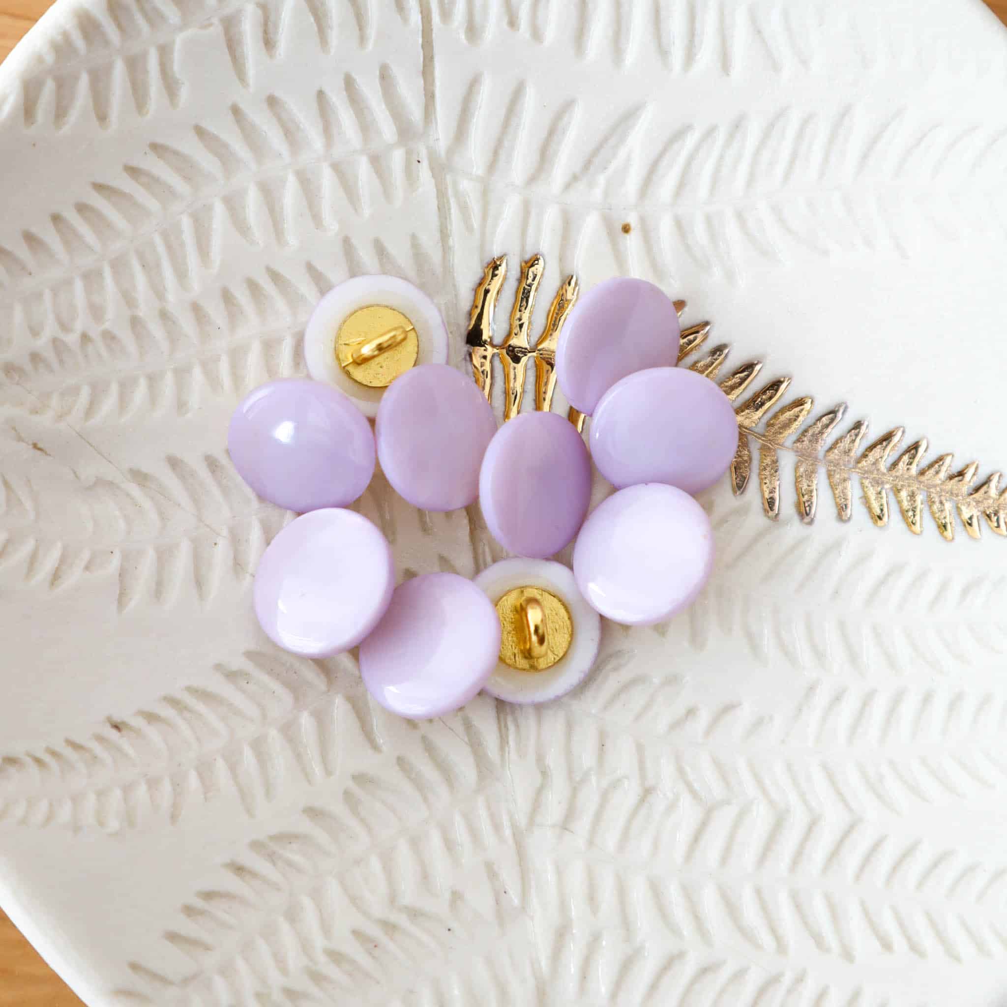 Bouton en nacre à queue – Lilas