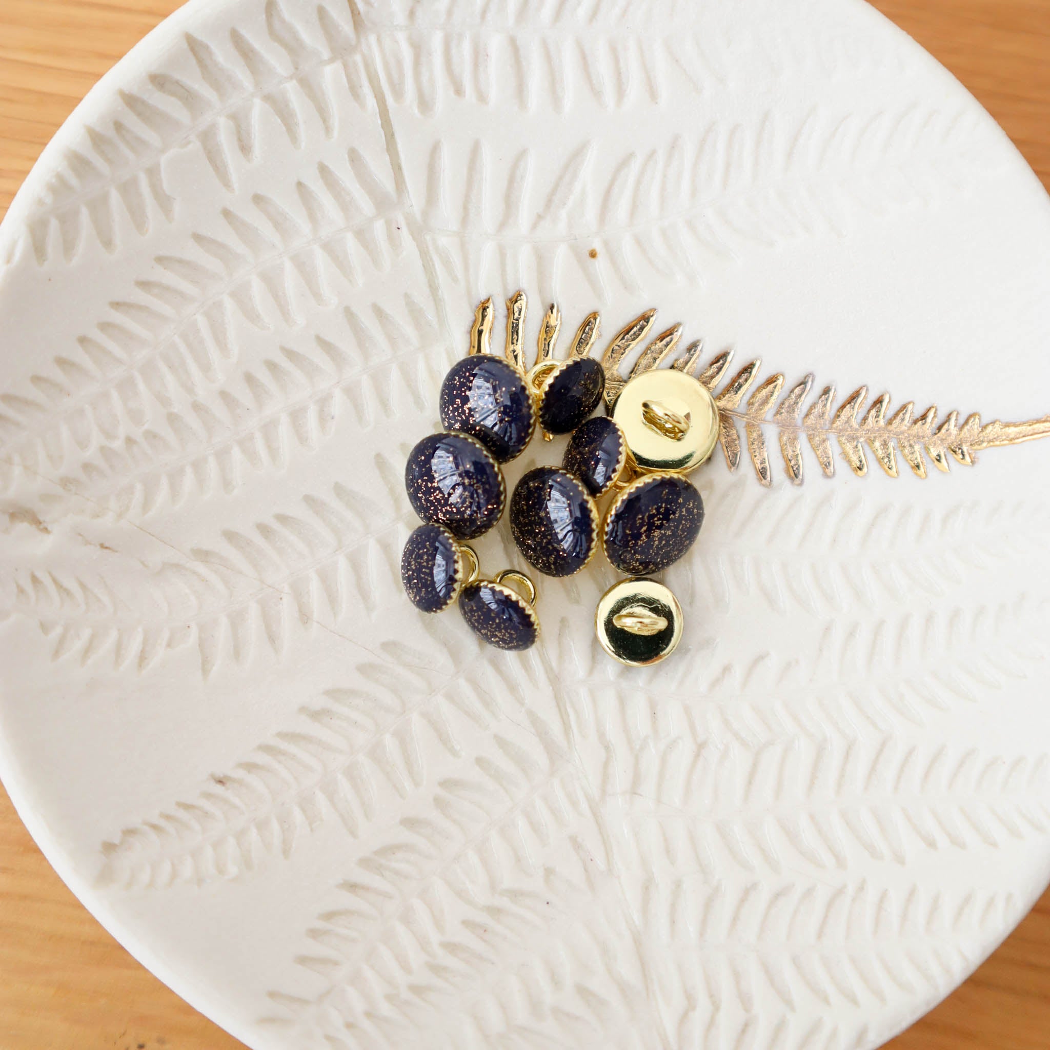 Bouton de bottine pailletté or - Encre