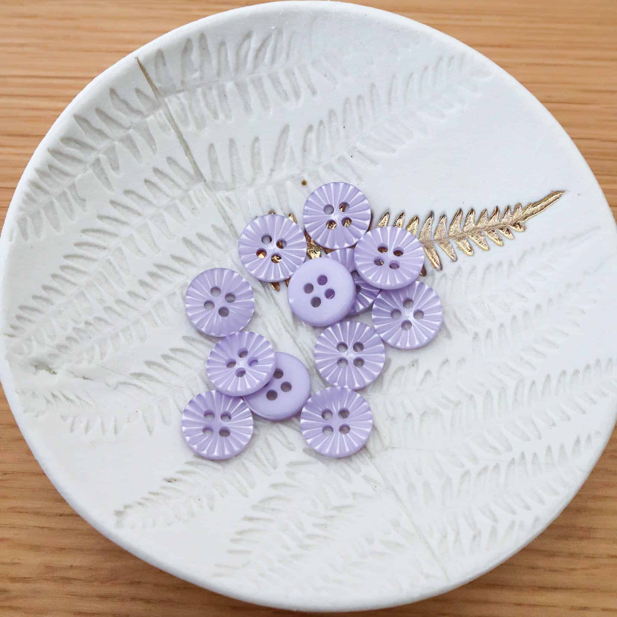 Daisy Button - Lilac