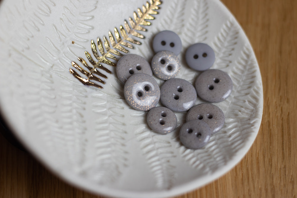 Bouton glitter deux trous - Gris Perle