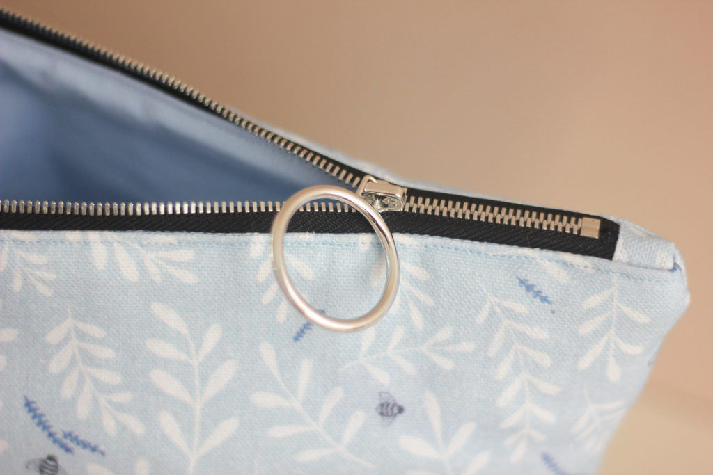 Kit de couture - Pochette zippée - sac à projet - Busy bee bleu - Lise Tailor