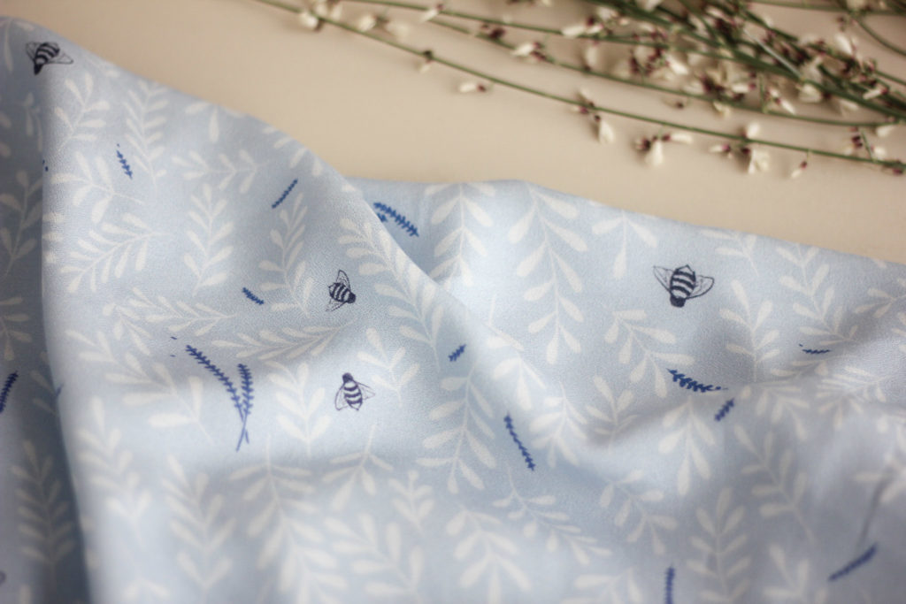 Tissu crêpe de viscose - Busy bee bleu - Lise Tailor