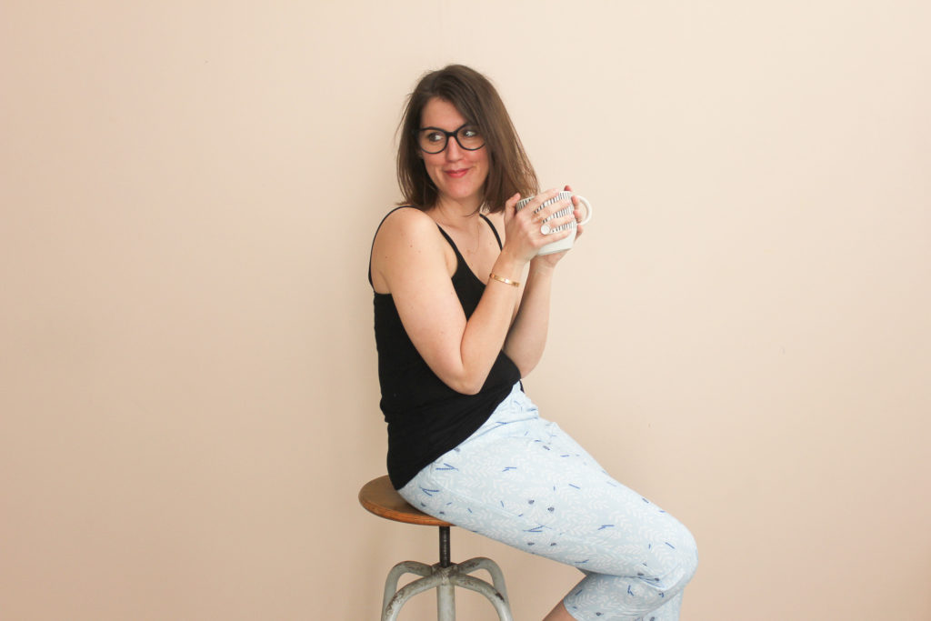 Tissu crêpe de viscose - Busy bee bleu - Pantalon Phileas - Anna Rose Pattern - Lise Tailor