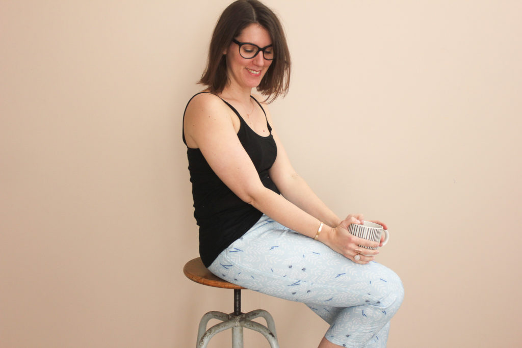 Tissu crêpe de viscose - Busy bee bleu - Pantalon Phileas - Anna Rose Pattern - Lise Tailor