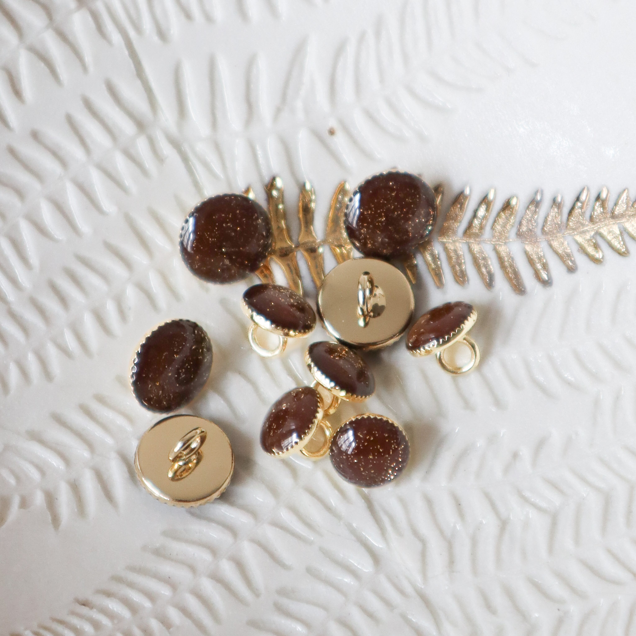 Shank button – Gold glitter – Chestnut